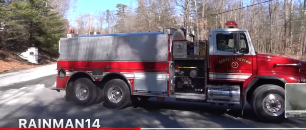 Barrett Township Volunteer Fire Company Tanker 22-2-3 Responding 2/6/24